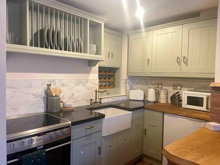 Carpenters Cottage Quirky Home Seaside Town Minehead Exteriör bild
